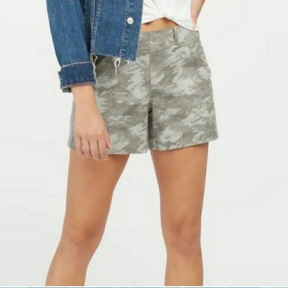 Spanx | Stretch Twill Shorts | 4” inseam | STONE WASH CAMO | size XL